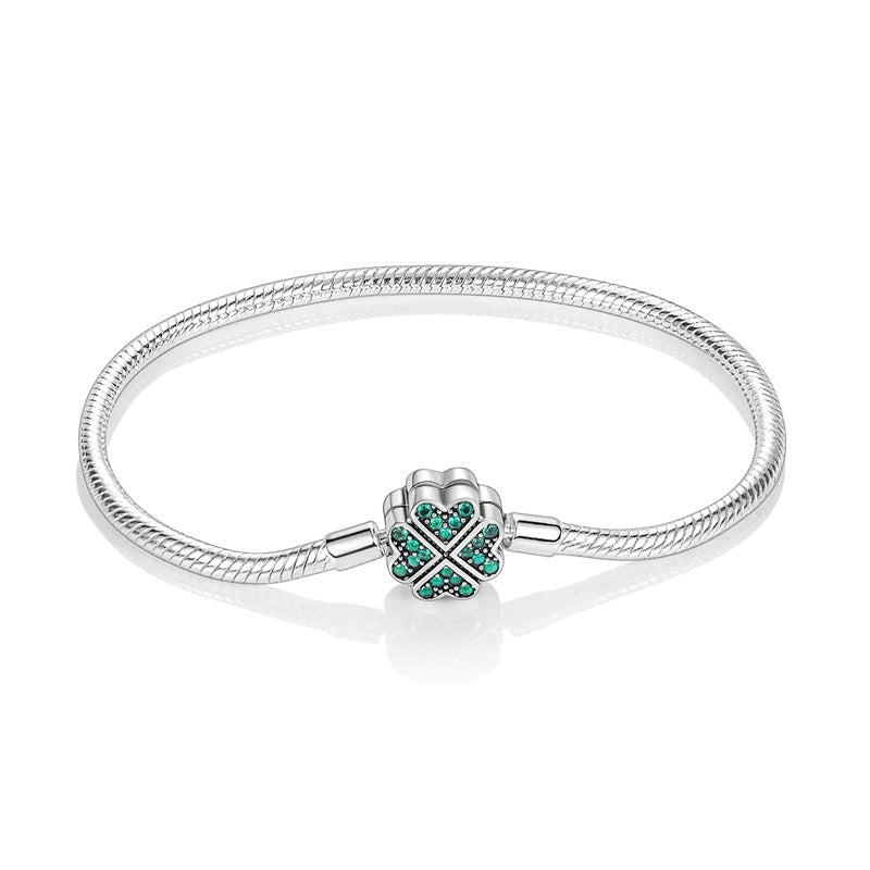 Bracelet argent fille 18 ans avec trèfle à 4 feuilles en forme de cœurs verts émeraude sur chaîne maille serpent