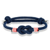 Bracelet homme cordage nautique bleu marine à surliure bicolore rouge et blanche, nœud marin et embouts en acier