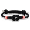 Bracelet nautique homme au cordage noir avec nœud marin central, surliures rouge-blanc et embouts acier