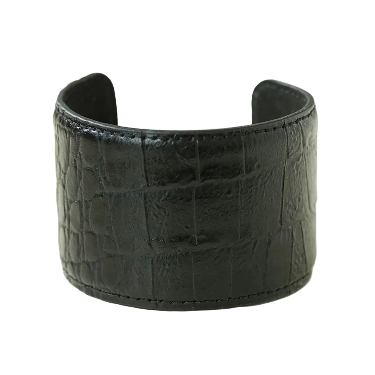 Bracelet manchette femme ouverte en cuir noir embossé motif crocodile, au grain géométrique mat