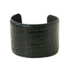 Bracelet manchette femme ouverte en cuir noir embossé motif crocodile, au grain géométrique mat