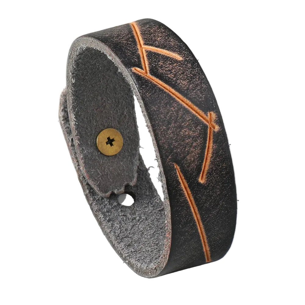 Bracelet homme artisanal en cuir vachette noir à incisions tribales révélant un cœur brun fauve