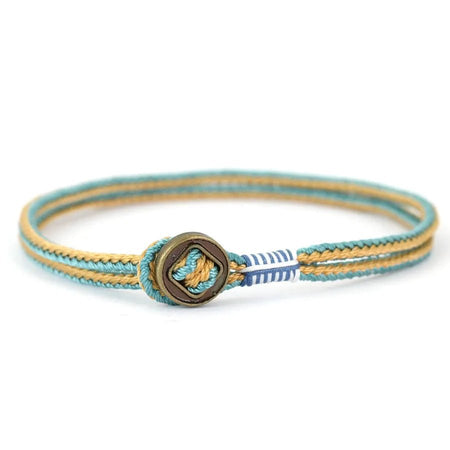 Bracelet homme cordon nylon torsadé turquoise et jaune pastel avec surliure fil blanc-bleu et fermoir bronze