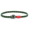 Bracelet pour homme en cordon nylon tressé vert avec une nuance de jaune, agrémenté d'une surliure rouge et d'un fermoir en forme de bouton argenté
