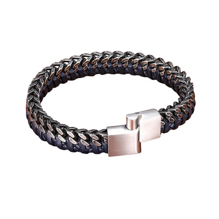 Bracelet homme cuir tressé bleu nuit avec une double chaîne argentée et un fermoir rectangulaire brossé ouvert