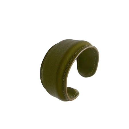 Bracelet manchette pour femme en cuir pleine fleur kaki avec un galbe monobloc cousu ton sur ton