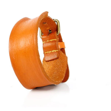 Bracelet manchette homme cuir camel sellier à boucle dorée patinée et coutures apparentes ajustable de 18 cm à 23 cm