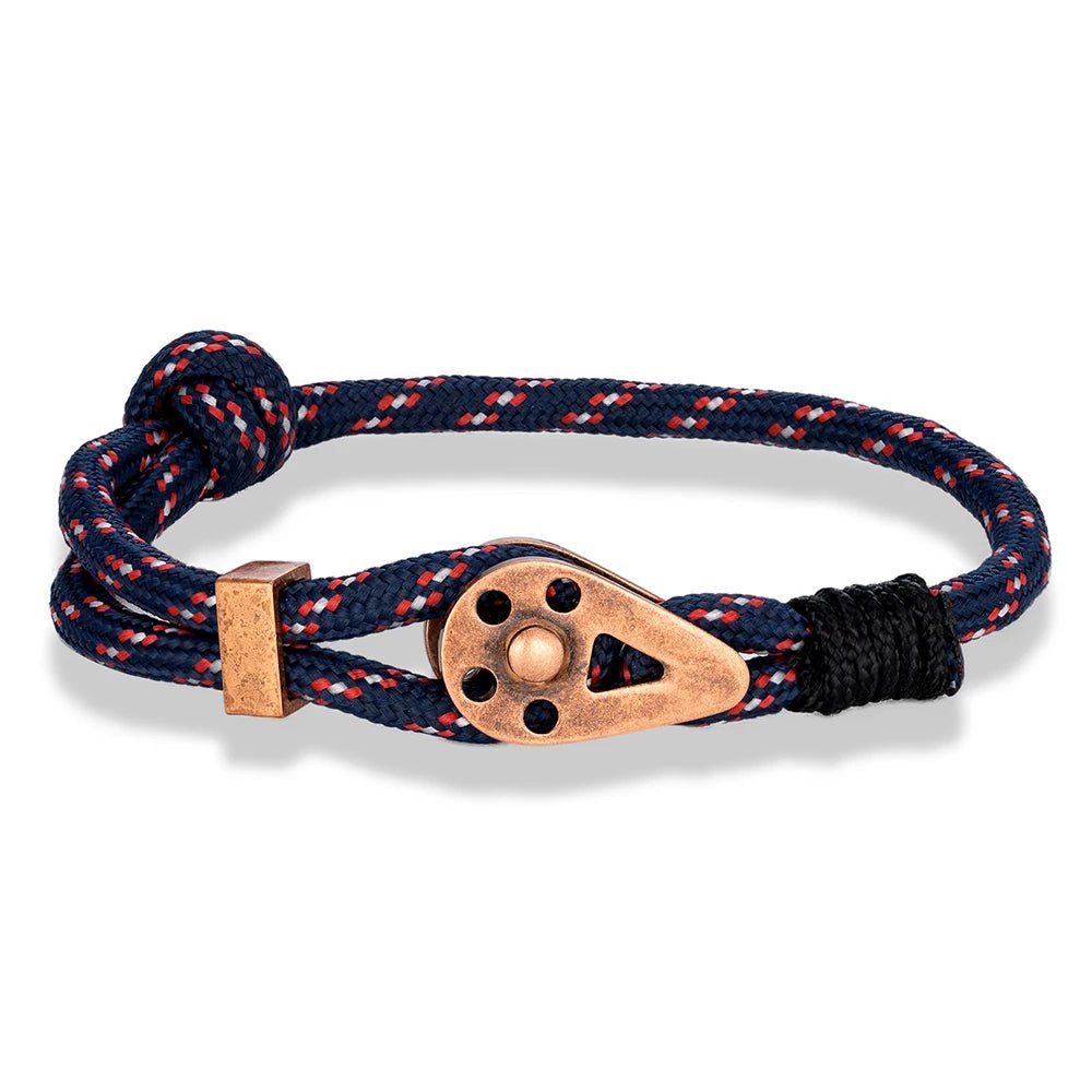 Bracelet homme marin cordage nylon tressé bleu marine ponctué de fils rouge et blanc avec pendentif poulie de bateau patiné cuivre