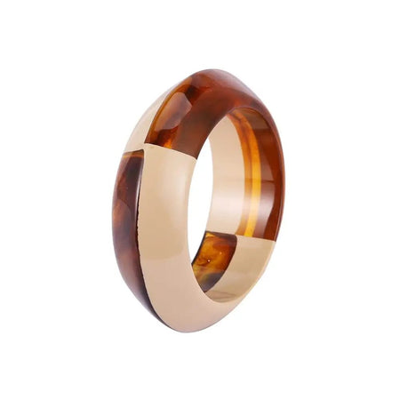 Bracelet manchette femme bicolore en résine ambrée translucide et beige poli miroir à anneau large