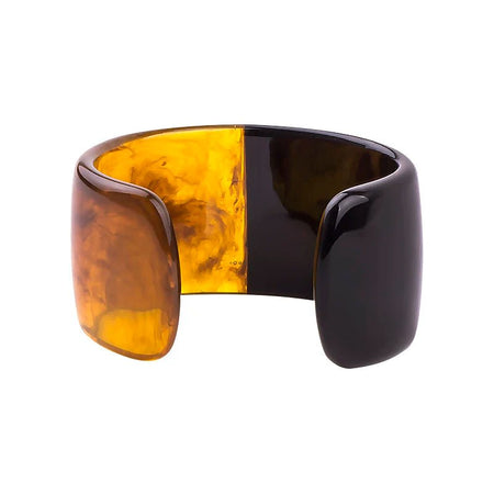 Bracelet manchette ouvert pour femme en résine bicolore noir et ambré à surface spéculaire monolithique