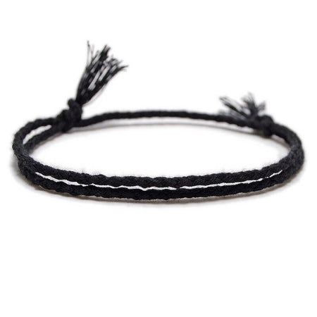 Bracelet cordon noir tressé nœud coulissant ajustable franges brutes texture artisanale