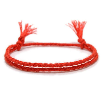 Bracelet homme cordon rouge vif minimaliste double fil torsadé franges effilochées dimension symbolique