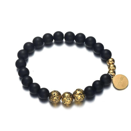 Bracelet perles noires hommes avec trois perles dorées texturées et pendentif rond doré
